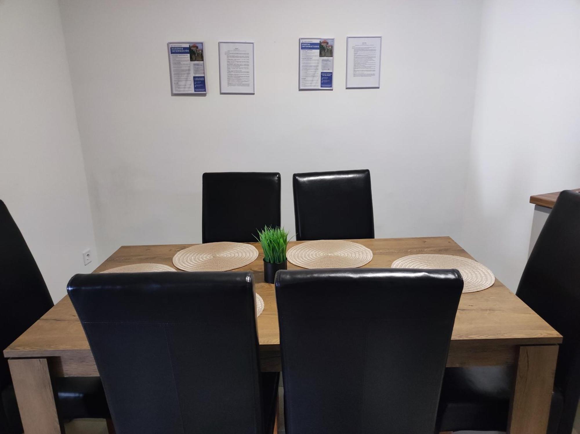 Varalja Vendeghaz Tata Bagian luar foto