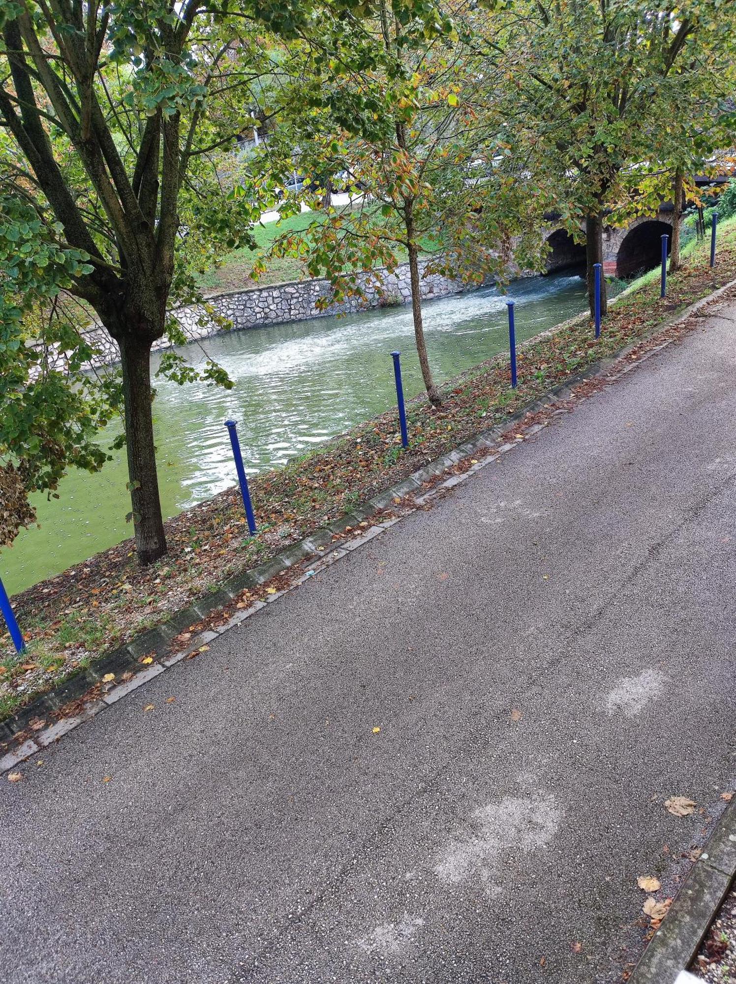 Varalja Vendeghaz Tata Bagian luar foto
